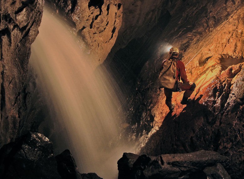 Espeleologia irteera antolatu du Anaitasuna mendi bazkunak hileko azken zapaturako