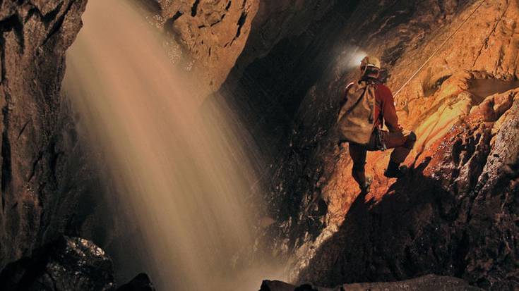 Espeleologia irteera antolatu du Anaitasuna mendi bazkunak hileko azken zapaturako