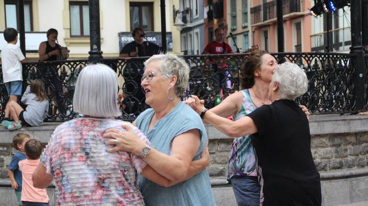 Erromeria doinuek dantzan jarri dute Musika Plaza, beste behin