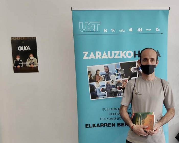 Elkar argitaletxeak emandako liburu sortak badu sariduna