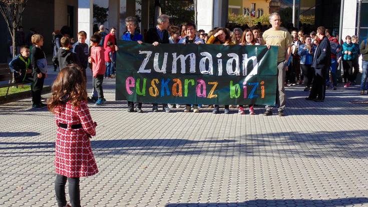 Euskararen desioen zuhaitza landatu dute gaur