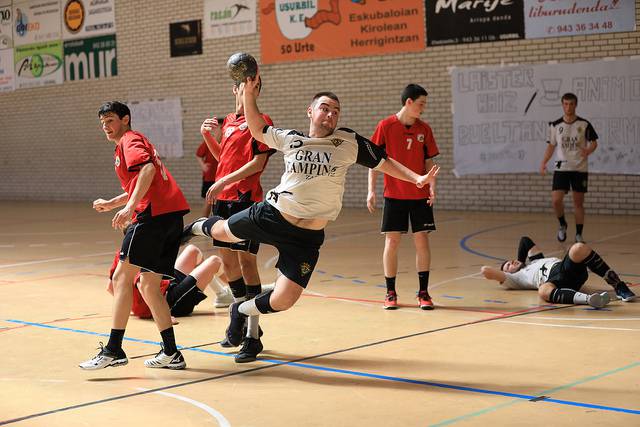 Eskubaloiko jubenilek Espainiako txapelketako lehen fasea jokatuko dute asteburuan