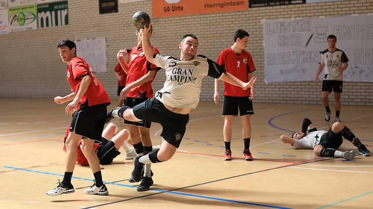 Eskubaloiko jubenilek Espainiako txapelketako lehen fasea jokatuko dute asteburuan