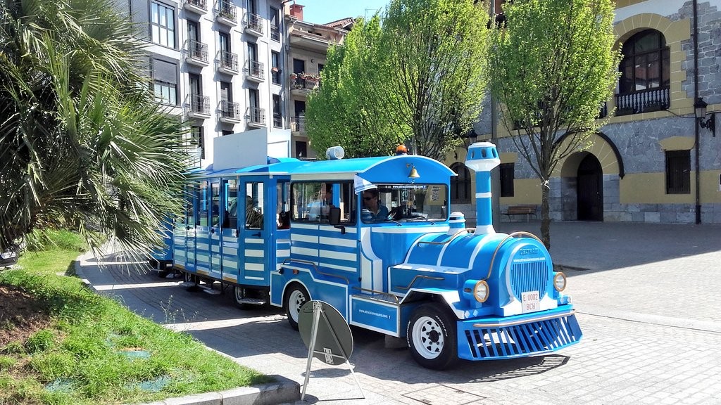 Txu-txu trena eta jolas parkea, karnabalen atarirako