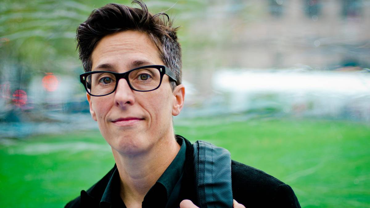 Alison Bechdelen 'Fun home' komikiaz jardungo dute gaur, irakurle taldean