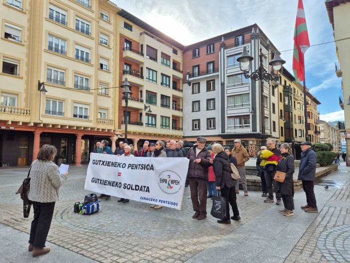 Gutxiengo pentsioa lortzeko borrokan, astelehenero bezala