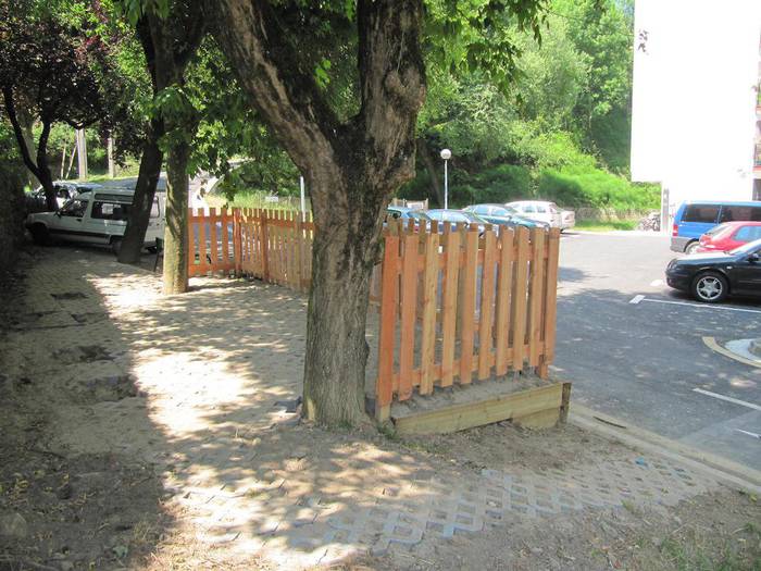 Auzo-konpostarako gune berria jartzen ari dira Azpeitiko Soreasu auzoan