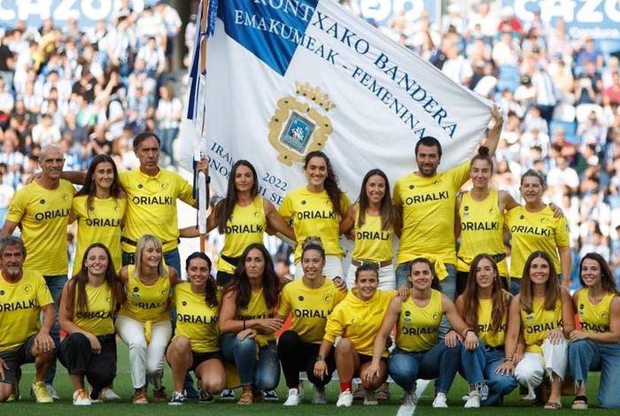 Realak harrera egin die Orioko arraunlariei Reale Arenan