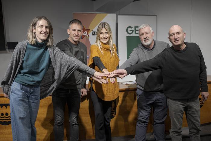 Abian da euskal pilota sustatzeko enpresen eta komunikabideen arteko elkarlana