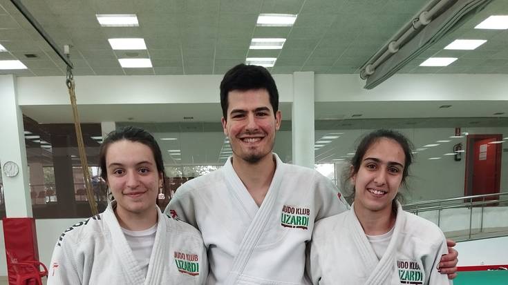Nahia Arregik eta Eva Manzanasek gerriko beltza lortu dute Euskadiko Judo Federazioaren azterketan