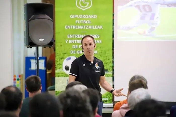 Oier Agirrezabalaga Realeko lehen taldearen prestatzaile fisikoa izango da aurrerantzean