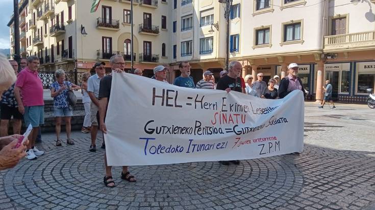 Pentsiodunek protestei heldu diete