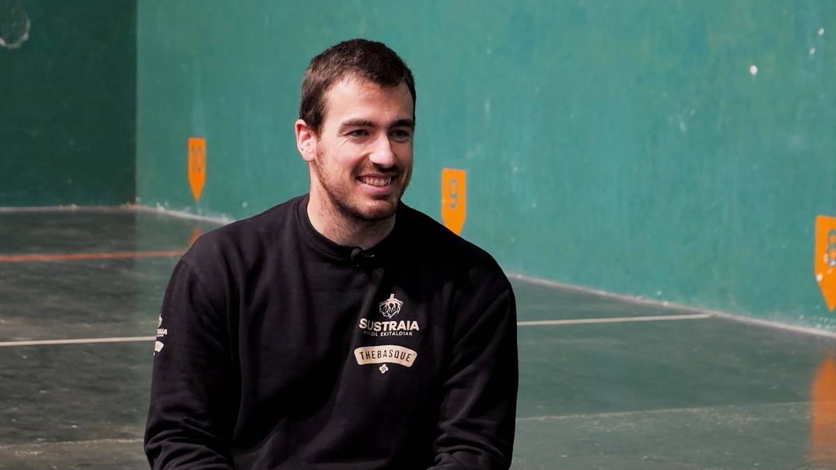 Xabat Olaizola: "Kirolari asko bidean geratu dira osasun mentalaz ez hitz egiteagatik"