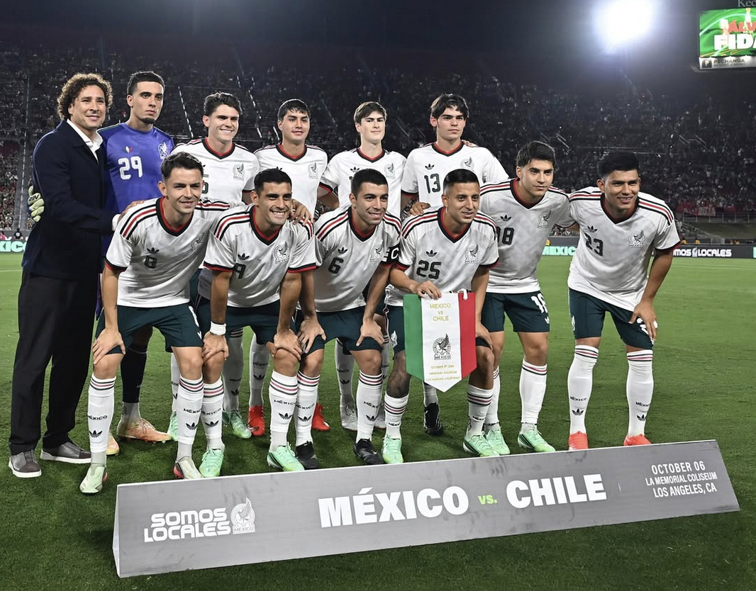 Mexikoko selekzioarekin debutatu du Alex Padillak