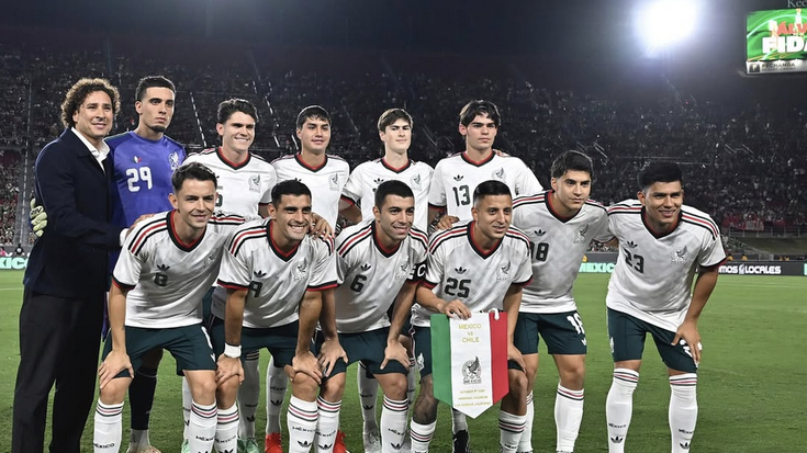 Mexikoko selekzioarekin debutatu du Alex Padillak