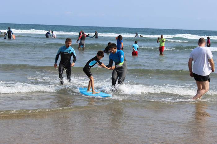 Surf jardunaldi inklusiboa egin dute asteburuan Orion