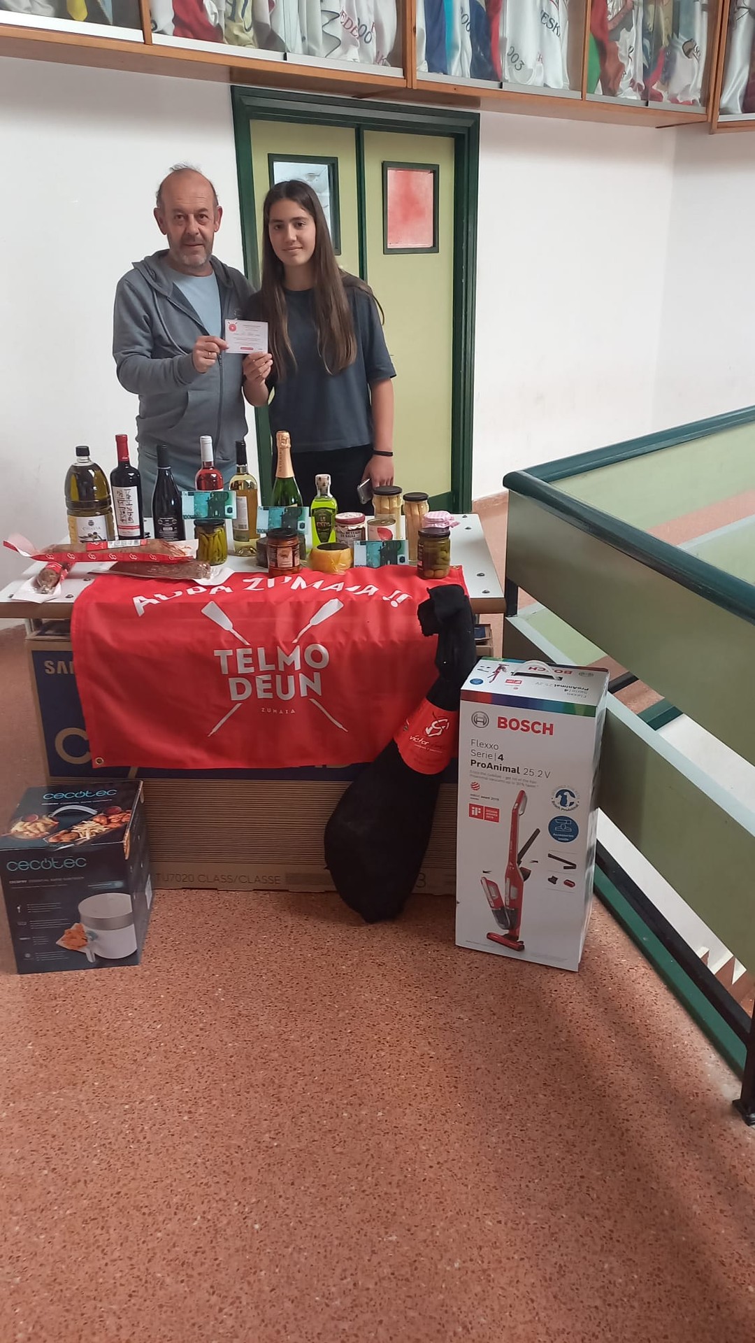 Telmo Deun arraun elkarteak eman du santelmoetan zozkatutako otarra