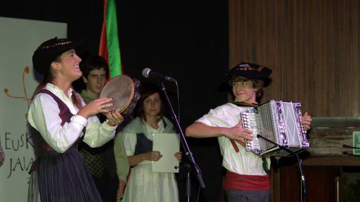 Ostiralean itxiko da Euskal Asteko Trikitilari Gazteen Txapelketarako izen-ematea 