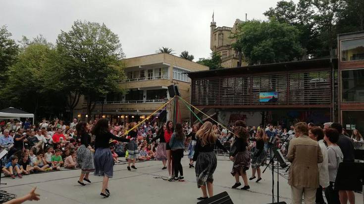 Giro ederrarekin egin zuten atzo Musika Eskolako jaialdia