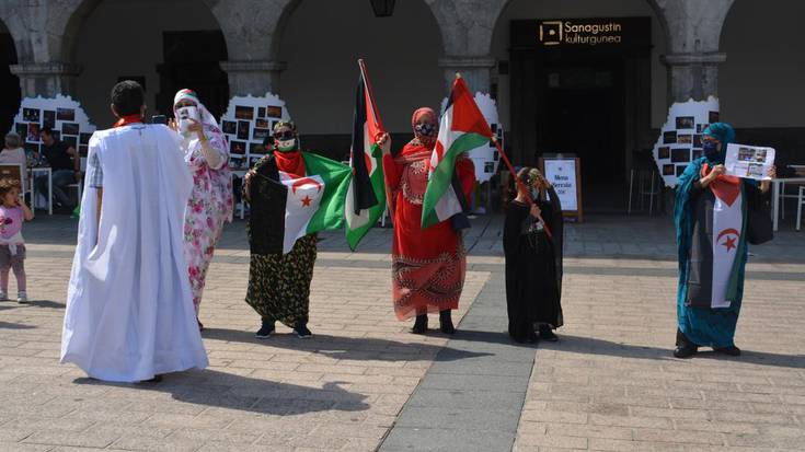 Mendebaldeko Sahararen askatasunaren alde protesta egin dute plazan