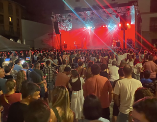 Azkoitiko plaza bete du Janus Lesterrek