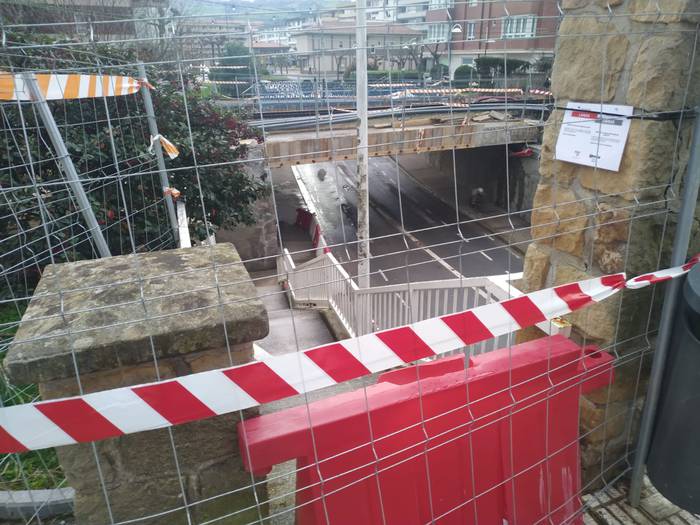 Zelai Ondo zubia eta Lapurdi kalea bitarteko eskailerak, moztuta