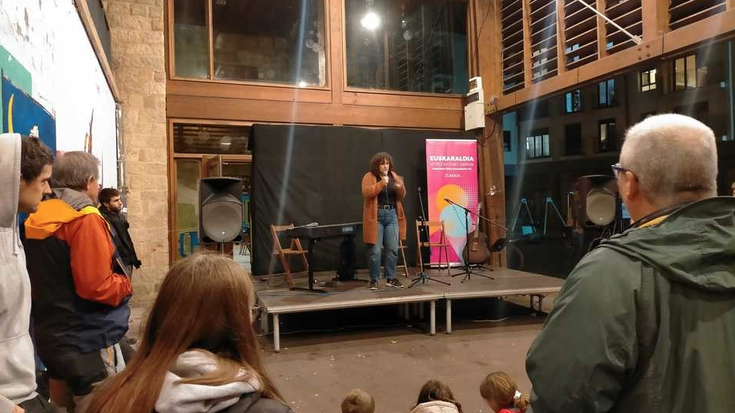 Sormen beketako lanen aurkezpena: Esti Curiel 'Kareletik'