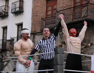 Mozorroen atzean,  sormena lehian