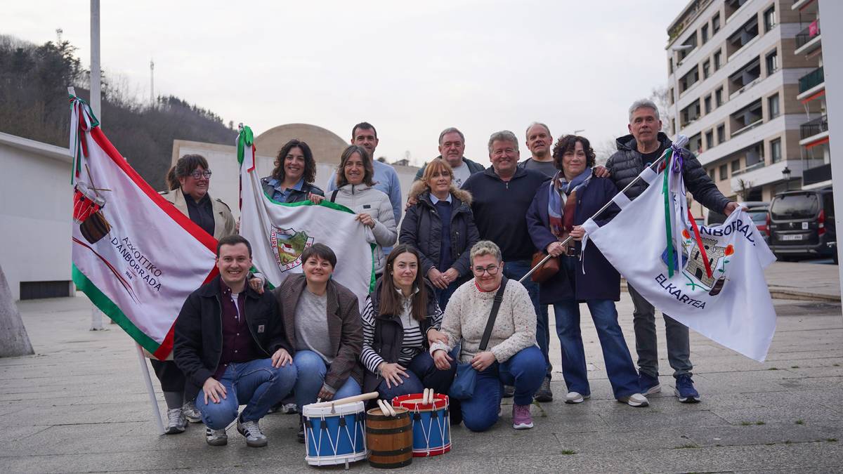 Sahatsari eskainitako karrozarekin iritsiko da Azkoitiko haurren danborrada apirilaren 11n