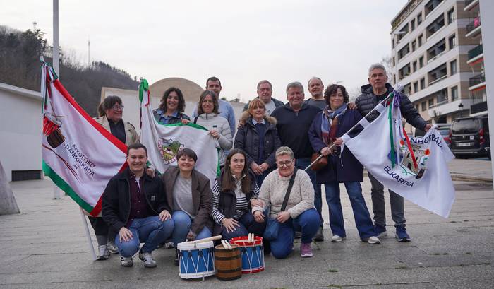 Sahatsari eskainitako karrozarekin iritsiko da Azkoitiko haurren danborrada apirilaren 11n