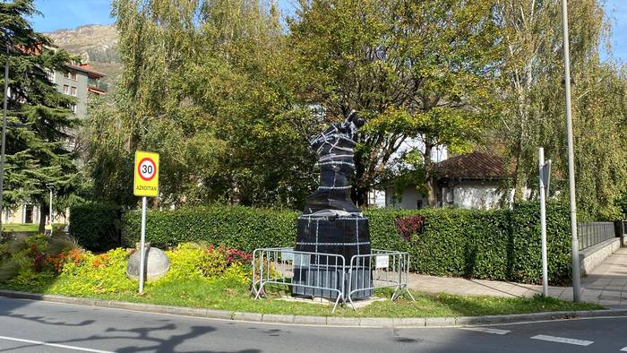 Inaugurazioa: Antonio Oteizaren 'Ongi etorri' eskultura