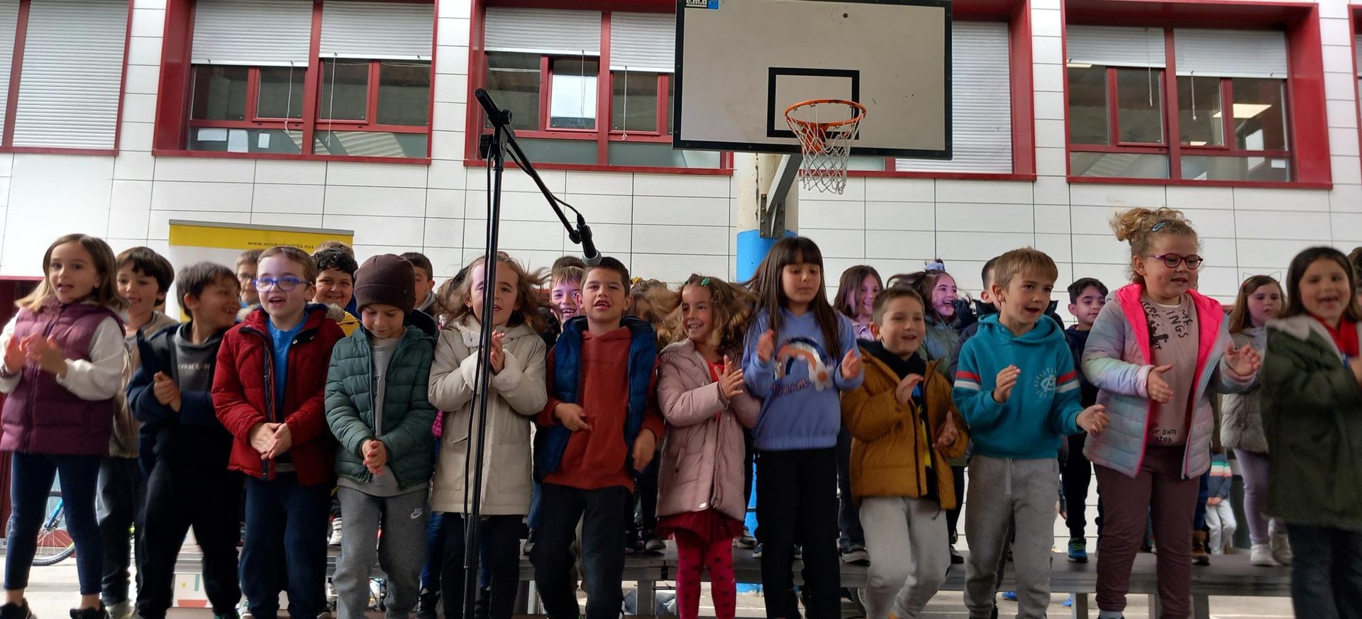 Kantatzen duen herria ez da inoiz hilko