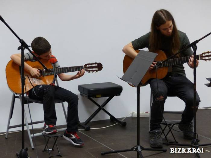 Azkoitiko Bizkargi musika eskolako gitarra ikasleek kontzertua eskainiko dute gaur