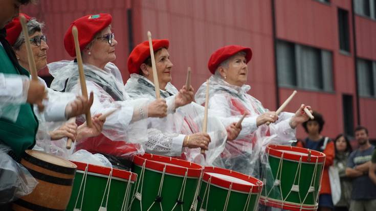 Danbor hotsek hartu dituzte kaleak, eguraldi kaskarrari entzungor eginda