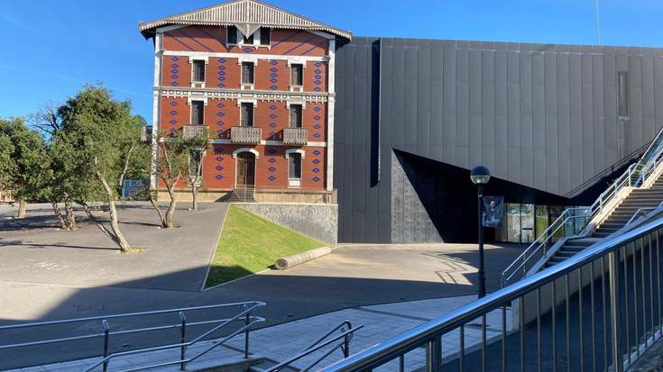 Bisita gidatua: 'Aretotik museora, Balentziagaren ondarea kontserbatzea'