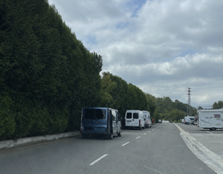 Goenako errepidea, autoz beteta
