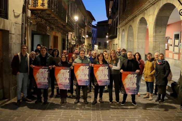 Pizkundea jaialdira joateko deia egin diete euskaltzaleei