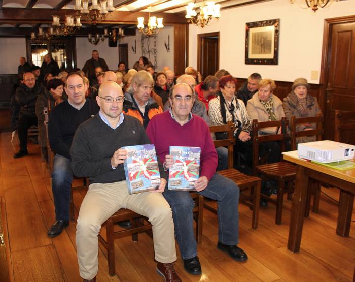 Belaetxe paper-dendan ere eros daiteke 'Aberria bihotzean: Azpeitiko EAJren ehun urtetik gorako ibilia' liburua