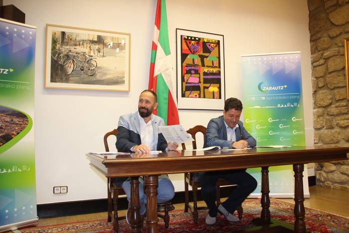 Aritzbatalde ondoko kantxa eraikitzeko hitzarmena sinatu dute Txurrukak eta Itxasok