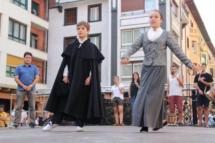 Alkate Txikiek hasiera eman diote Zarauzko Haurren Euskal Jaiei