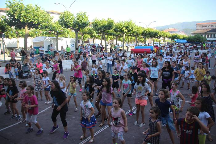 Larunbatean hasiko dira Zelai Ondoko festak