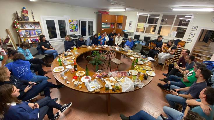 Itxialdiak egin dituzte ikastoletan Hezkuntza Sailari exijitzeko sinatutakoa bete dezala