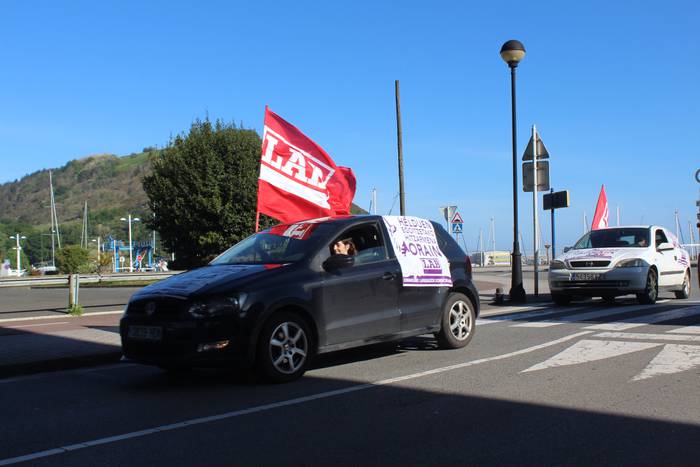 Oriotik Azkoitira autokarabana egiten ari dira adinekoen egoitzetako langileak