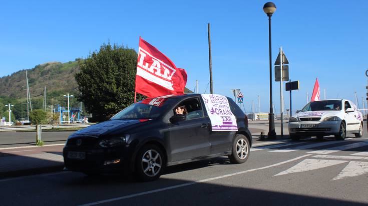 Oriotik Azkoitira autokarabana egiten ari dira adinekoen egoitzetako langileak