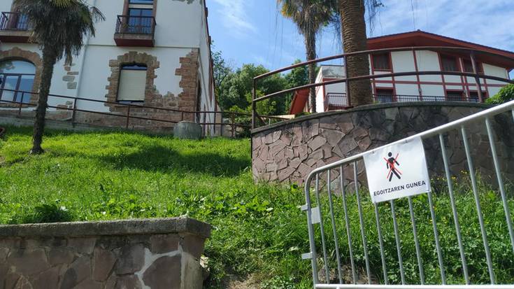 San Juan egoitzaren berdeguneko sarbideak itxi dituzte, egoiliarrek gunea erabil dezaten