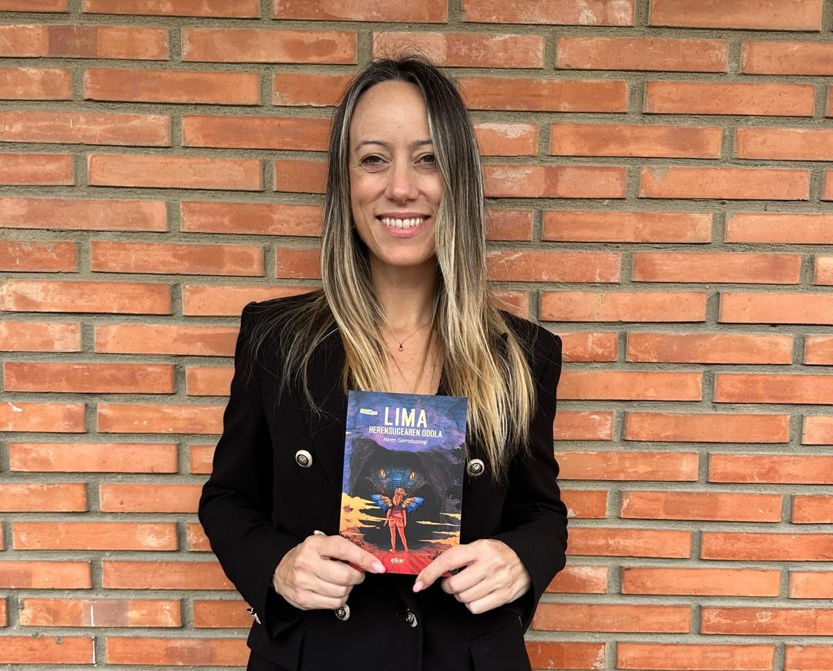 'Lima. Herensugearen odola' liburuarekin itxi du bilduma Miren Gorrotxategi idazleak
