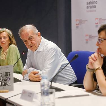 Aurkezpena: 'Amigas sin estatuas' liburua aurkeztuko du Iñaki Anasagastik