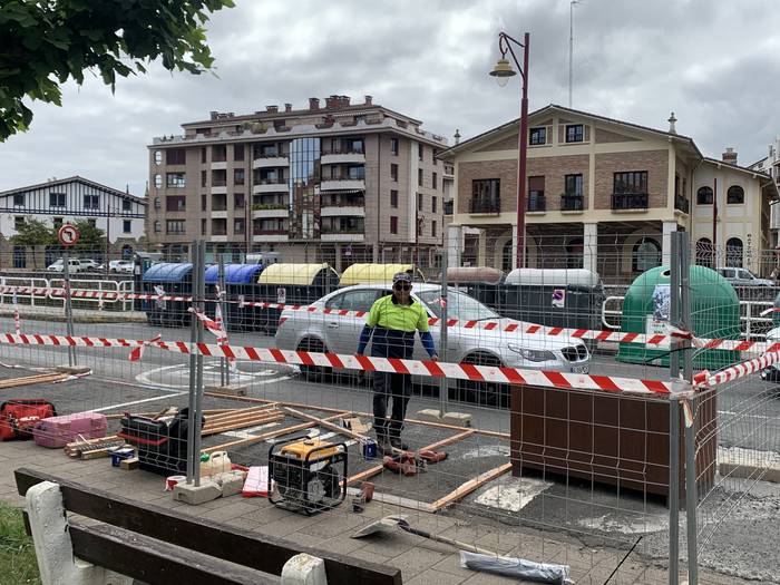 Zuloaga plazako edukiontzi eremua egokituko du udalak