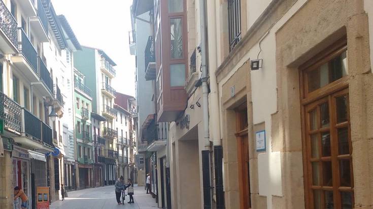 Osasun larrialdia indarrean da berriz, eta Labik arratsaldean du bilera neurri berriak zehazteko