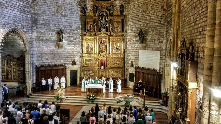 Parrokia txikia geratu da Mikel Biainen aldeko mezarako